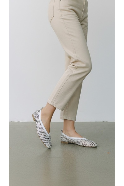 PİERRO SHOES حذاء باليه نسائي من الجلد الطبيعي بتصميم بيلا مقطوع بالليزر للاس...