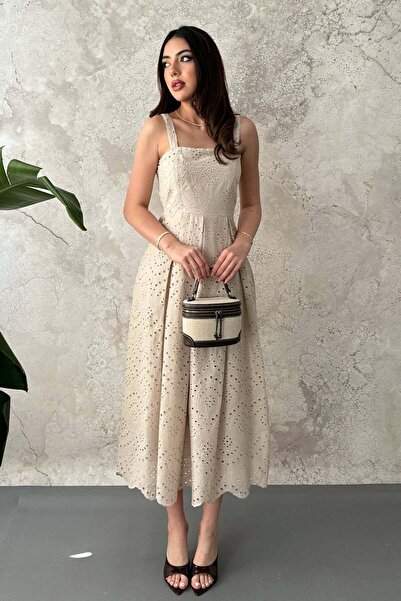 Caddebostan Moda فستان صيفي كاجوال متوسط الطول مطرز بتفاصيل أشرطة سميكة وحزام