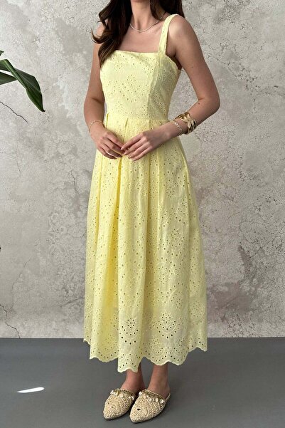 Caddebostan Moda فستان صيفي كاجوال متوسط الطول مطرز بتفاصيل أشرطة سميكة وحزام