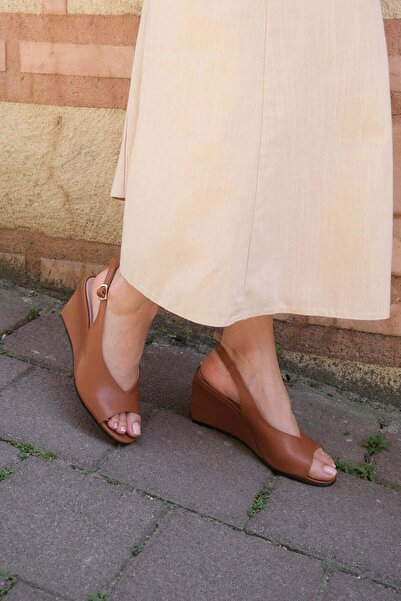 Mio Gusto Sandale de damă cu toc cu pană de culoare Blanca Tan
