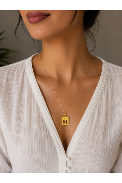 Zeynepli gold & jewelry 14 AYAR ALTIN M HARFLİ KARE KALPLİ KOLYE