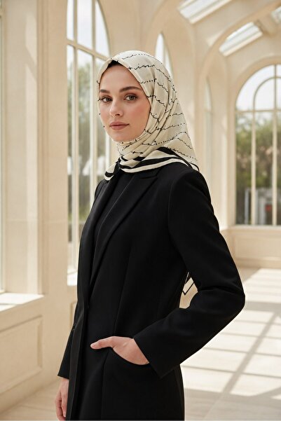 Vissona %100 Twill İpek El Yazısı Desenli 90x90 Eşarp Dikim Şekli : El Dikişi