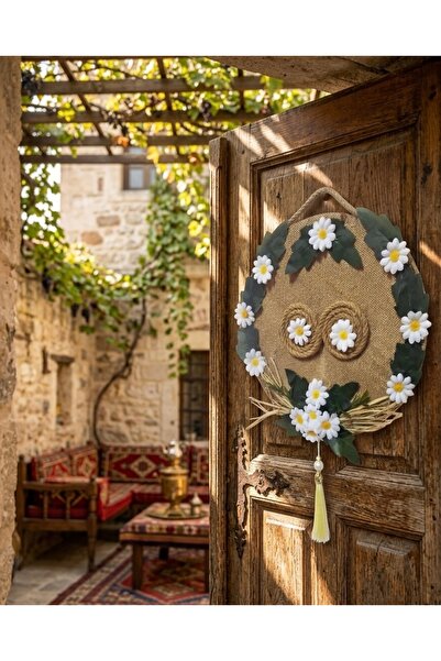 GÜVEN Daisy Covered Wicker Door Ornament