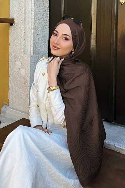 Madame Polo شال جاكار فاخر مضيء - براوني