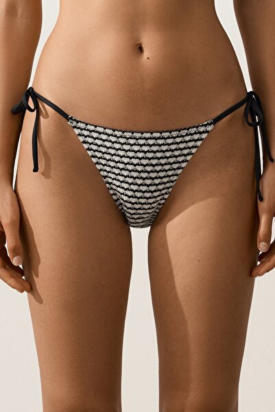 Oysho Kontrast tığ işi bağcıklı bikini altı
