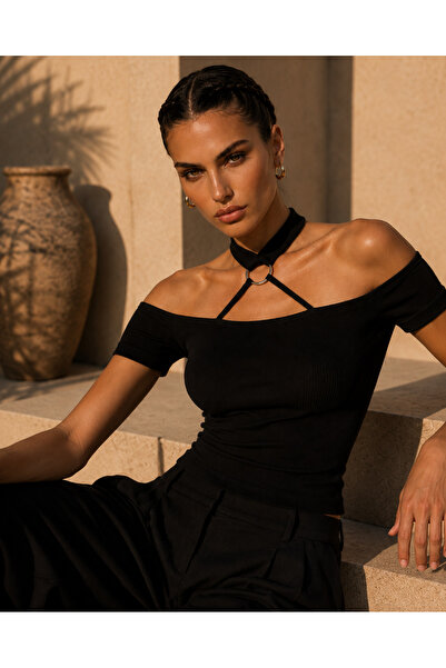 KİM Kİ O Off-The-Shoulder Halter Neck Ring Detailed Camisole Crop Blouse