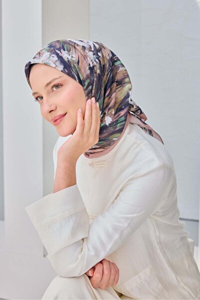 Silk Home وشاح فيلورا من فرو المنك بتصميم زهور مائية