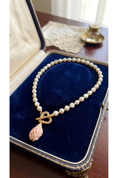 SR Jewelry Box Kalp Kilitli Deniz Kabuğu Uçlu İnci Kolye – Gold Detaylı Kadın...