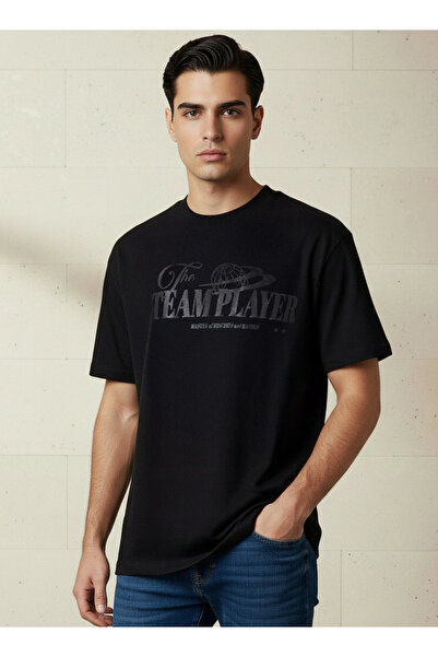 FAV Men Regular Fit Crew Neck Short Sleeve Graphic T-shirt