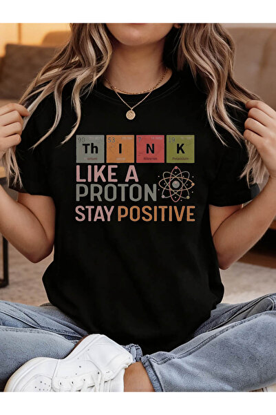 En22 تي شيرت مطبوع عليه عبارة LIKE A PROTON STAY POSITIVE |   بلوزة كاجوال بأ...