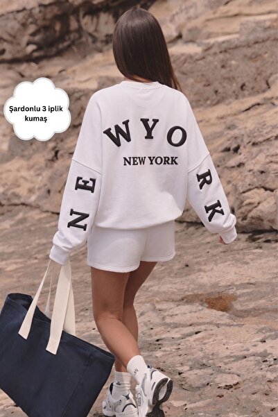 The Champ Clothing سويت شيرت نسائي كبير الحجم مطبوع عليه WYO NY باللون الأبيض...
