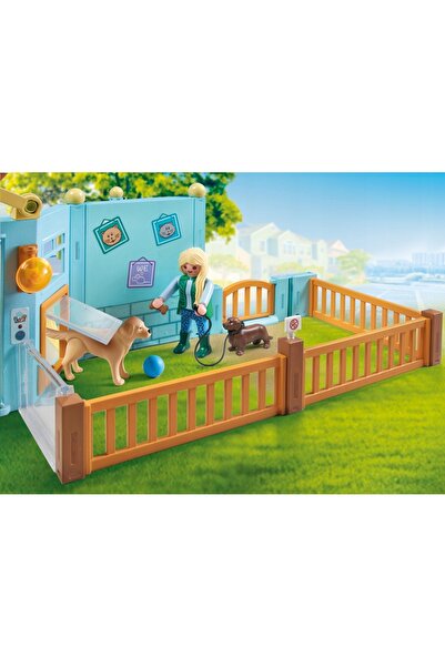 Playmobil MY LIFE 71742 Hotel pentru animale de companie, destinat copiilor d...