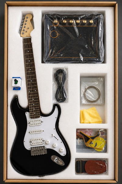 SALVADOR DML260 HSH Elektro Gitar Seti (Amfi, Kılıf, Kapo, Tel, Akort Cihazı,...