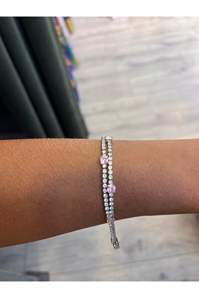 gozdeasutayaccessory سوار فضي اللون بتفاصيل من الحجر الوردي على شكل مسار مائي