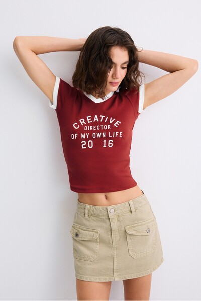 Stradivarius Graphic V-neck T-shirt
