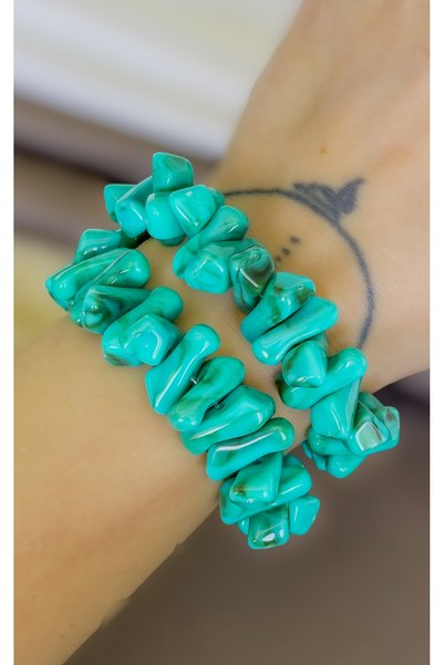 Dore Collection Imported Natural Stone Bracelet Flexible Elastic Broken Bone Cut Chalcedony