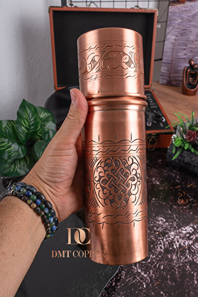 DMT COPPER HOME قارورة ماء نحاسية مصنوعة يدويًا بنسبة 100% سعة 950 مل |   سطح...