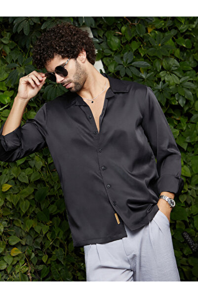 Campus Sutra By Styli Men Black Solid Cuban Satin Shirt