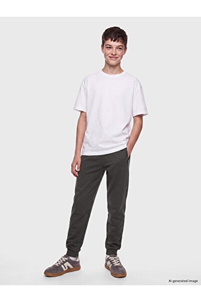LC Waikiki ESVAB • بنطلون رياضي عصري ومميز للأولاد