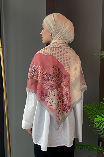 Madame Polo شال ليندن بنمط مميز - بيج