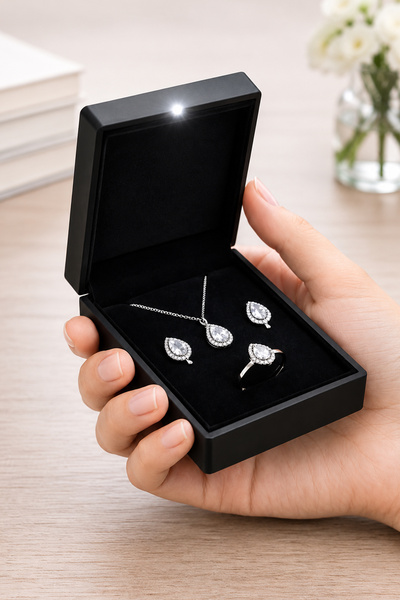 Silvanya Jewelry Işıklı Kutuda 925 Ayar Gümüş Damla Taşlı Kadın Takı Seti (Ko...