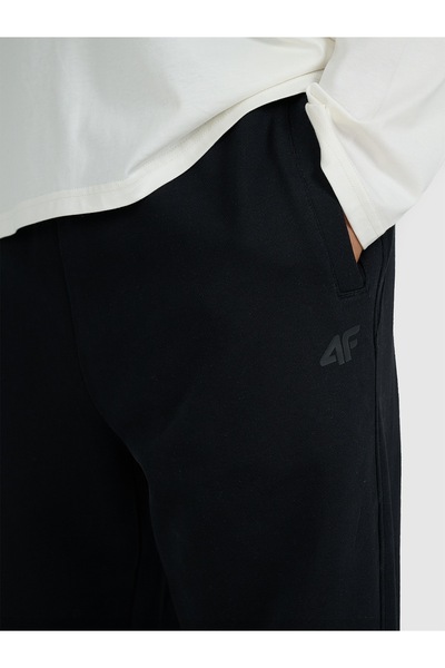 4F Pantaloni de trening și joggeri pentru bărbați 4FWAW25TTROM1234 negru