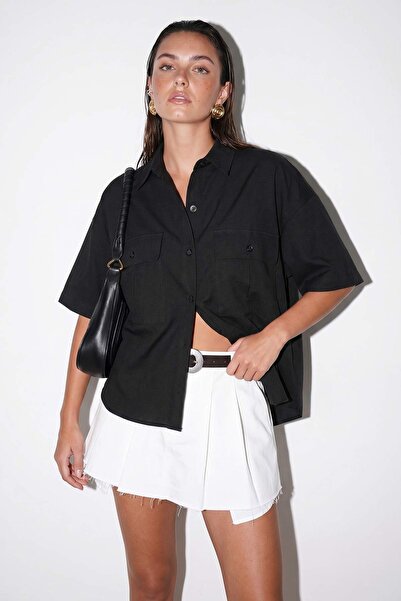 Drop by TrendyolMilla قميص أسود بأكمام طويلة وجيوب على الظهر TDRSS26GO00094