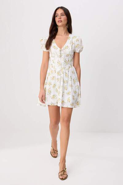 Trendyol Collection Rochie țesătă scurtă / mini cu flori albe TWOSS25EL00789