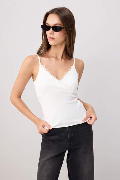 Trendyol Collection Ecru, mulat, cu decolteu în V, fără mâneci, cu detalii di...