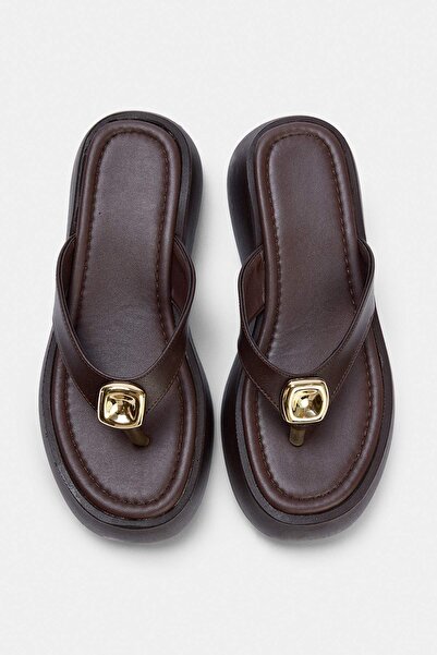 TRENDYOL SHOES شبشب نسائي بني اللون بنعل سميك TAKSS26TE00057