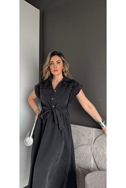 EGZOTİK ASORTİK Çiçek Nakışlı Kemerli Düğmeli Elbise