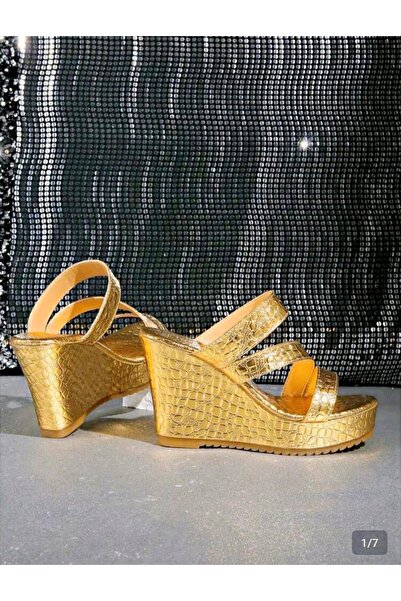 NO BRAND Gold platform Slipper