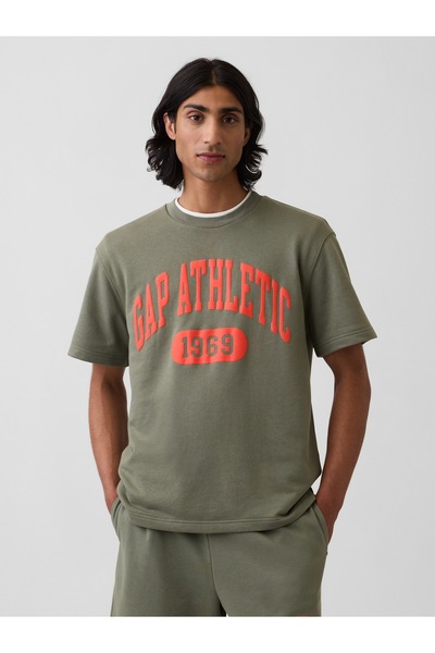 GAP Erkek Haki Relaxed Fransız Havlu Kumaş Grafik Baskılı T-Shirt