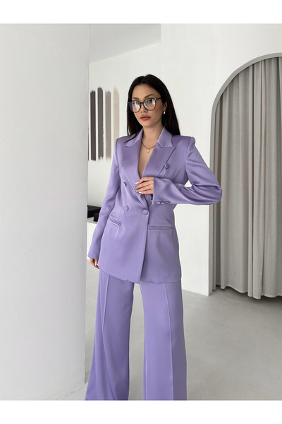 VUNTAL Costum din satin cu detaliu la spate, tăiat cu laser