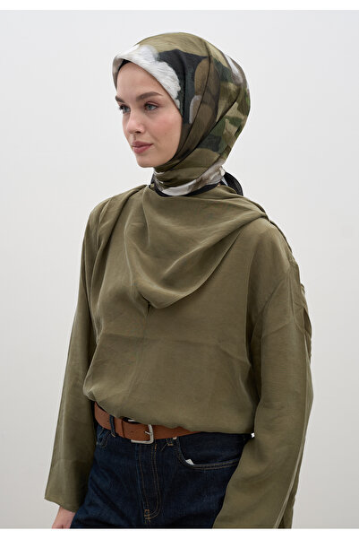 Freshscarfs Μαύρο κασκόλ από βαμβάκι και βισκόζη με σχέδιο γαρδένιας