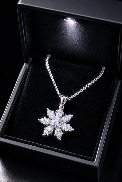Crystal Diamond Zirconia 0.30 karat Kar çiceği kolye, lotus kolye