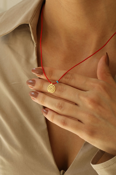 Spossy Silver Jewelry 925 Ayar Gümüş, Gold, Kırmızı İpli Güneş Kolye