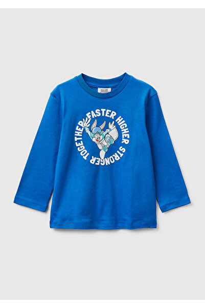 United Colors of Benetton تيشيرت بأكمام طويلة وياقة دراجة مع تفاصيل طباعة أما...
