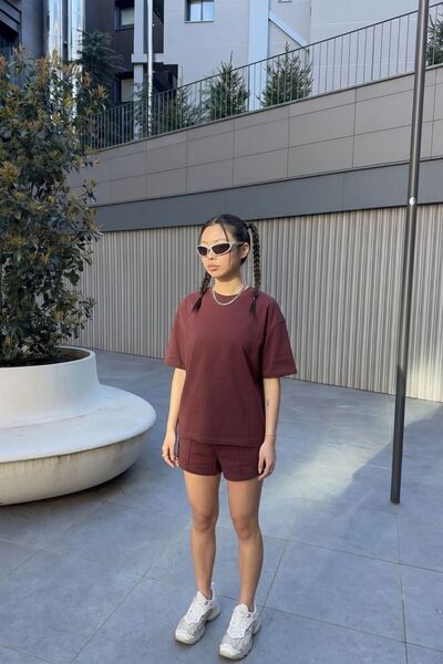 gothamvibes تي شيرت نسائي من نوع Chill Oversize Premium باللون الأحمر الداكن