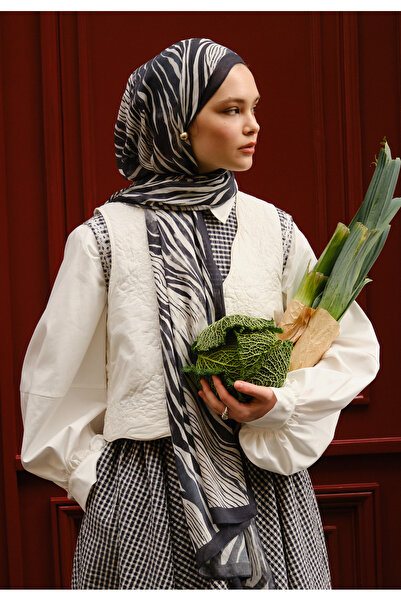 Freshscarfs Wild Zebra Pattern Hemp Shawl Black