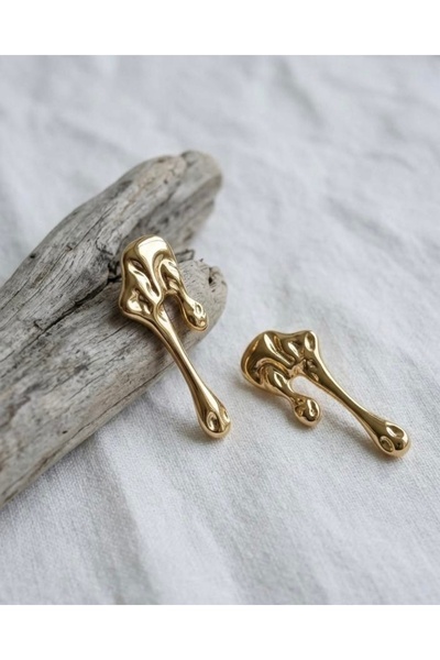 ILSA Statue-Like Earrings in Melted Gold Form
