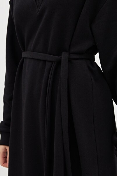 QANU V-Neck Long Sweatshirt Black
