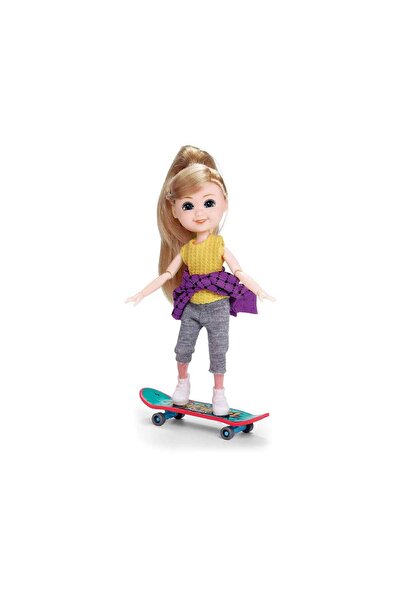 Belissa Papusa pe skateboard