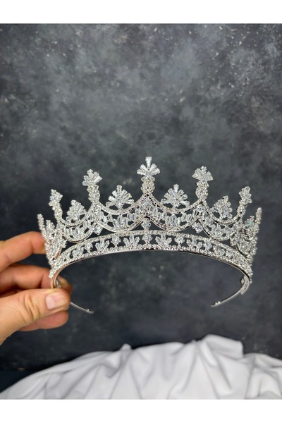 Limelia Coroana de mireasă clasică cu zirconiu oferă o eleganță atemporală, a...