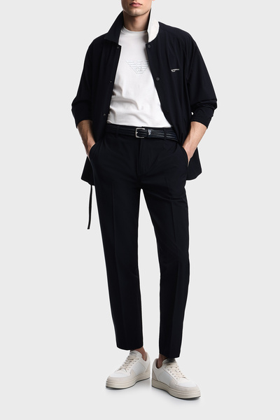 Emporio Armani معطف رجالي ذو ياقة كلاسيكية بأزرار قابلة للطي وشعار مطبوع EM00...