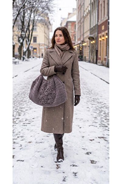 Meya design Effortless Elegance: Hand-Knitted Velvet Oversized Shoulder Bag
