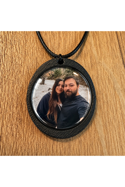 VRDCHLOE Kişiye Özel Fotoğraflı Kolye | Siyah Deri İpli Yuvarlak Tasarım