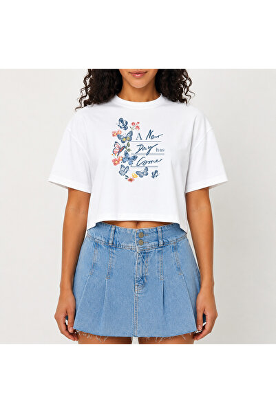 URBANTRENDSTORE Crop T-shirt με λευκό σχέδιο, άνετη εφαρμογή, ακατέργαστη κοπ...