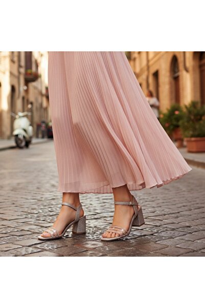 OEM Elegant heeled Sandals for women, lightweight and breathable summer Sanda...