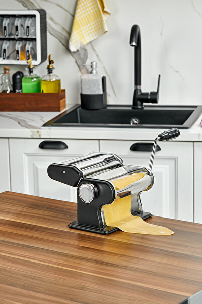 Cooker ماكينة تقطيع المعكرونة والزلابية ذات 3 وظائف باللون الأسود CKR3845